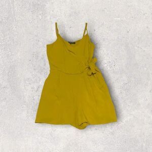 One ❤️ Clothing  | EUC Yellow Sleeveless Surplice Wrap Romper Size Small S